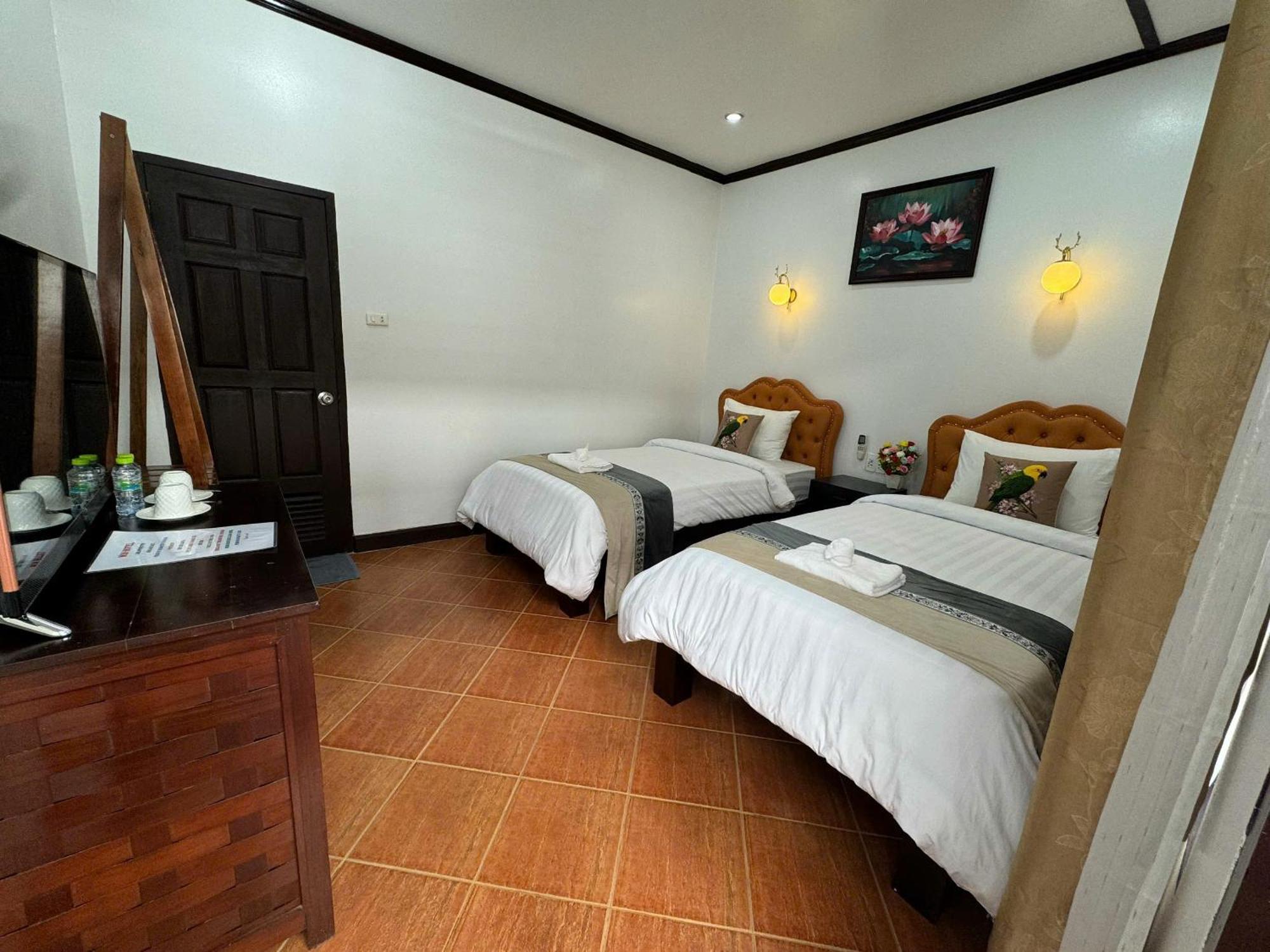Win Hotel Vang Vieng Oda fotoğraf